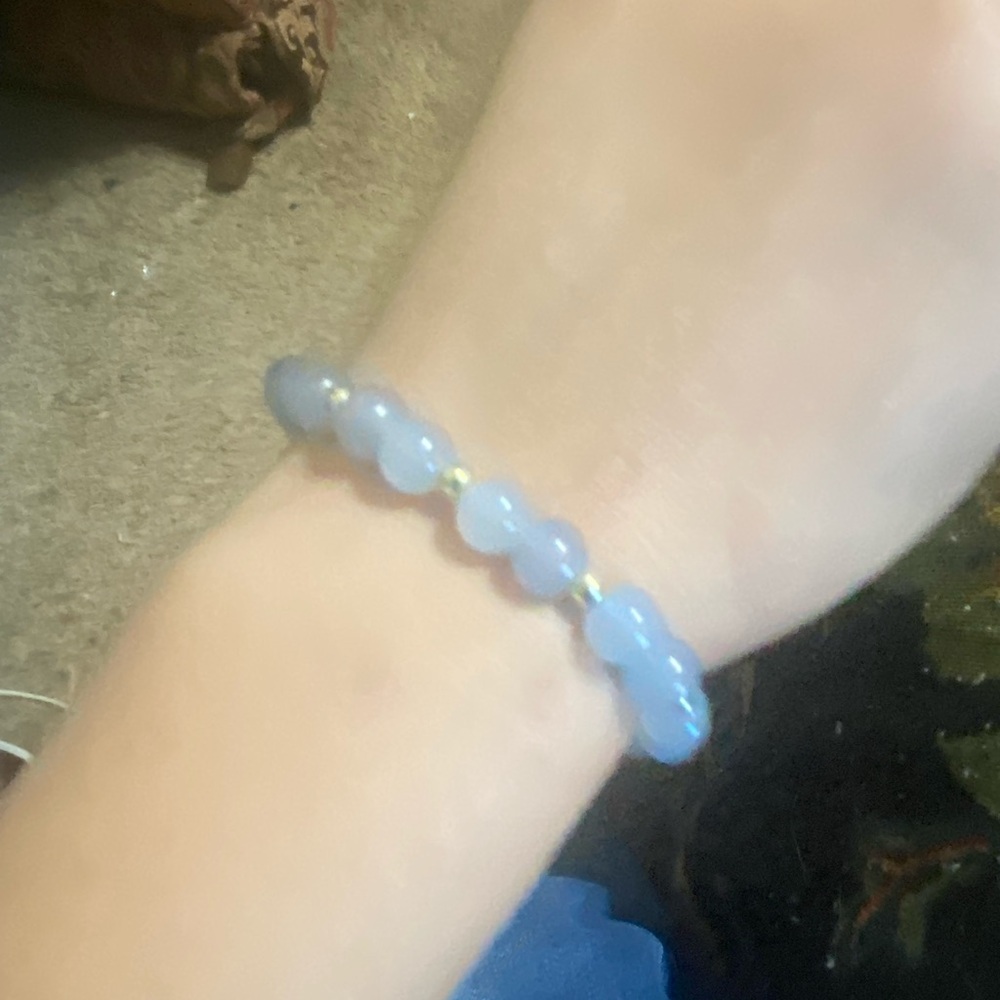 Light gray glass bead bracelet